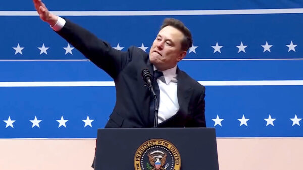 Ophef over Elon Musk die tijdens speech een "fascistische groet" zou hebben gemaakt