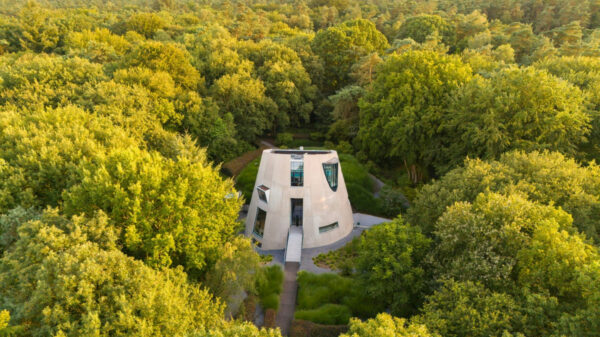 Slacht je spaarvarken! Voor 3,3 miljoen euro kan deze meesterlijke Veluwe-villa van jou zijn
