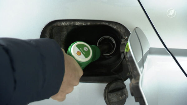 Nederlanders vallen massaal België binnen voor goedkope benzine, Lommelaars niet amused