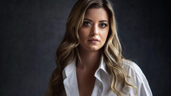 Temptation-Milou heeft nóg meer pikante foto's van zichzelf online gegooid