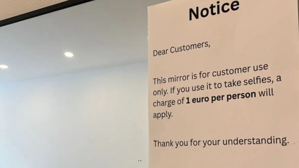 Amsterdamse juwelier heeft er genoeg van: 'Selfietaks' voor kiekjes in de zaak