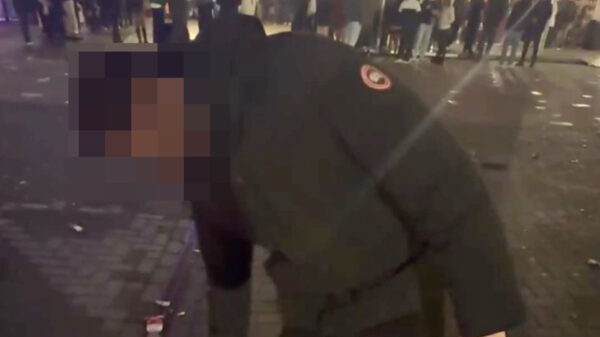 Deze bezoeker is officieel in een andere dimensie beland op Rotterdam Rave