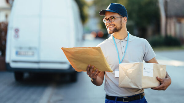PostNL strooit met miljoenen, maar houdt de hand op bij de Staat