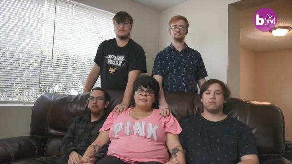 Zwangere vrouw ligt goed bij de mannen en heeft een relatie met 4 geluksvogels