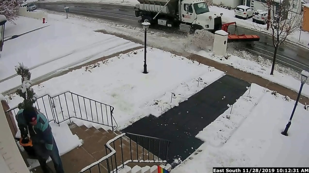 Hufterige sneeuwschuiver verpest in een paar seconden een uurtje hard werken