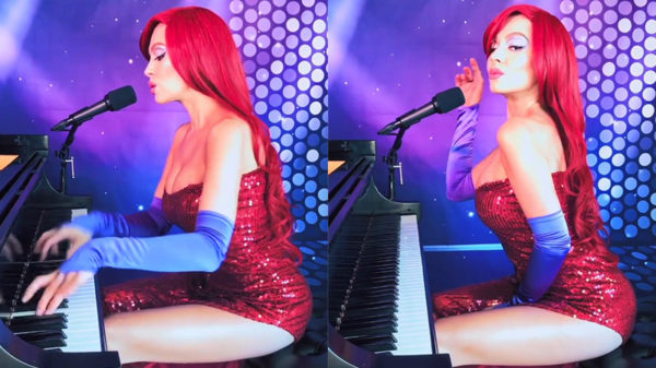 De beeldschone Lola Astanova kruipt vandaag achter de piano als Jessica Rabbit
