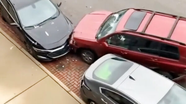Als je buurman na een nachtje flink doorhalen zijn auto probeert te parkeren
