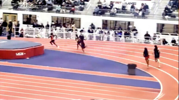 Baton-gate: Sprintster slaat concurrent neer, claimt onschuld met nieuw bewijs