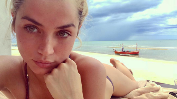 Nieuwe Bondgirl Ana de Armas is een absolute schoonheid