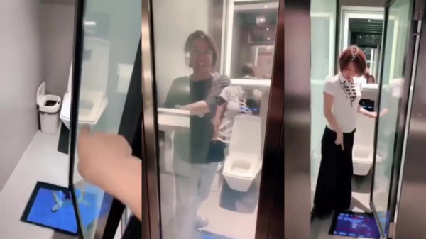 Op het vliegveld van Peking kun je heerlijk Netflixen tijdens het breien van een bruine trui