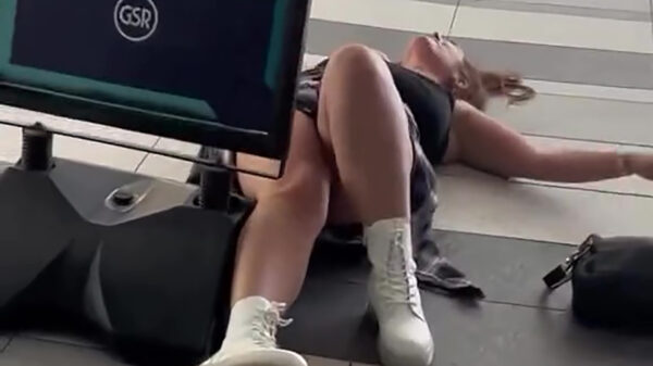 Kijk alsjeblieft gewoon voor je tijdens het lopen