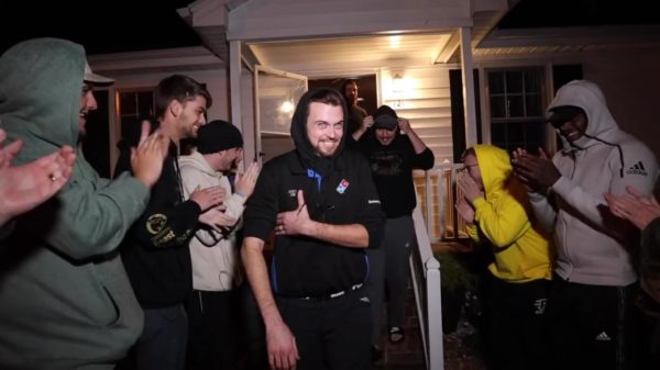 Mr Beast bestelt een pizza en geeft de bezorger een compleet ingericht huis als fooi