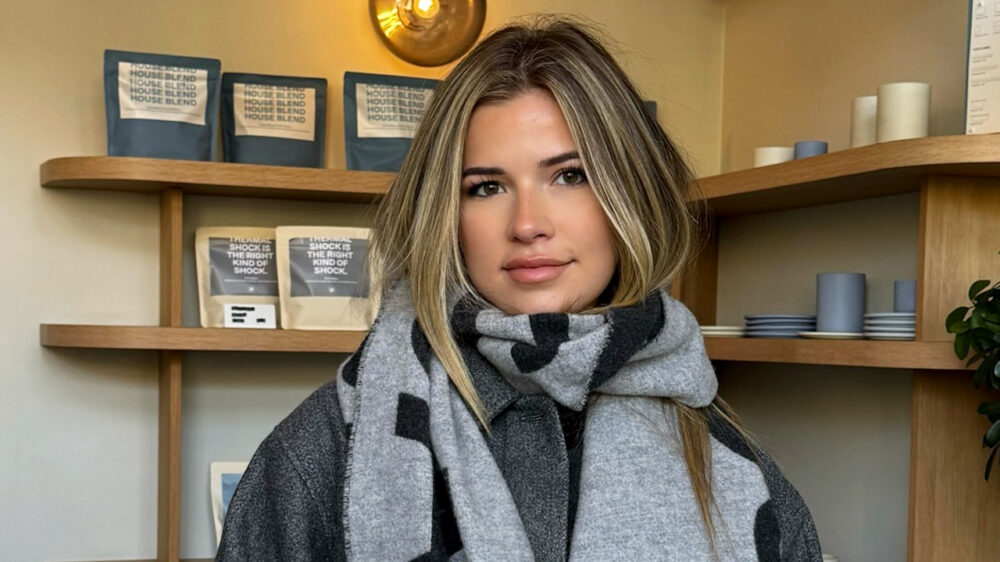 Jade Anna trakteert irritante 12-jarige pubers tóch op foto's van haar borstvergroting