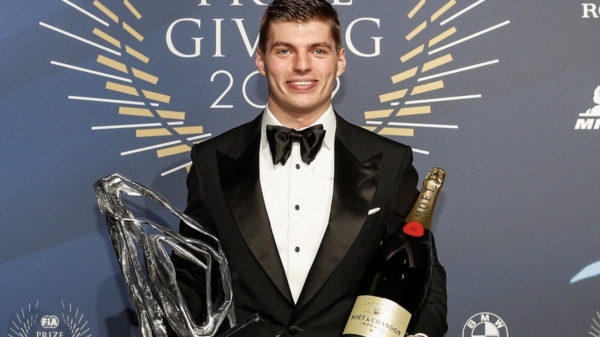 Max Verstappen wint weer de prijs voor inhaalactie van het jaar op het jaarlijkse FIA-gala