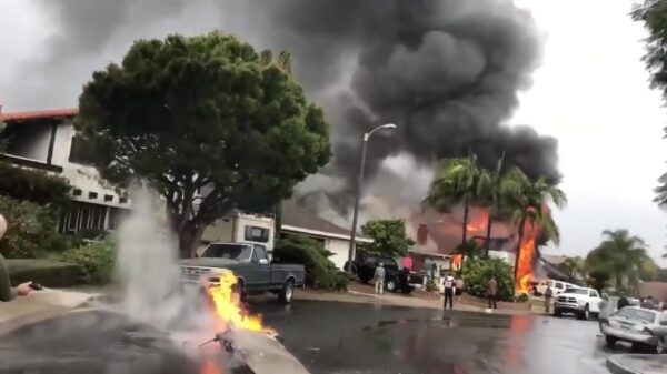 5 doden na neerstorten vliegtuigje op woonwijk Yorba Linda in California