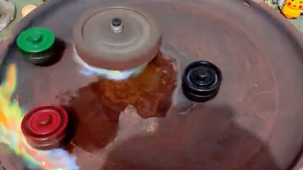 Vergeet die oude Beyblades-hype, dit speelgoed is voor echte mannen