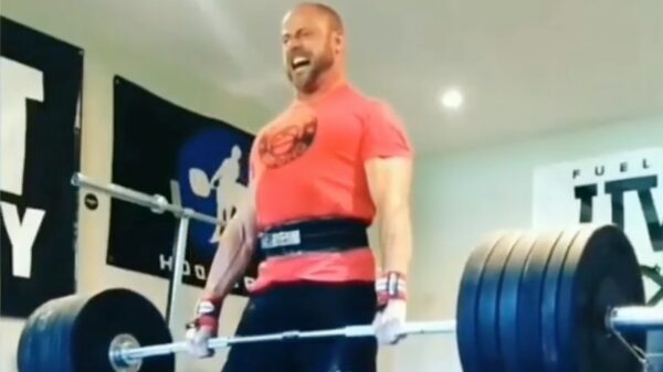 Een compilatie van gewichtheffers die iets te weinig zuurstof krijgen