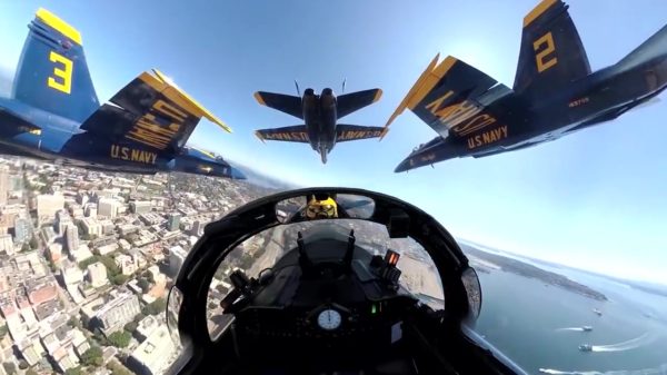 Supervette cockpit-beelden van een aerobatics-show van de US Navy Blue Angels