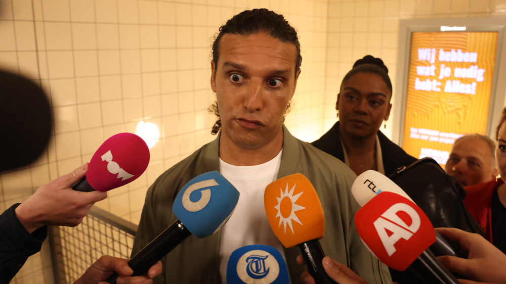 Ali B wil nieuwe ronde, nieuwe kansen en sleept z'n vrouw én Ronnie Flex het strijdtoneel op