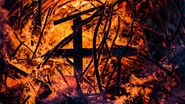 Goed nieuws voor pyromanen: Meerdere paasvuren mogen op het nippertje tóch doorgaan