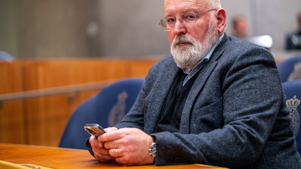 Nieuwe linkse partij Frans Timmermans (PvdA/GL) blijkt ordinaire 'juridische fusie' te zijn