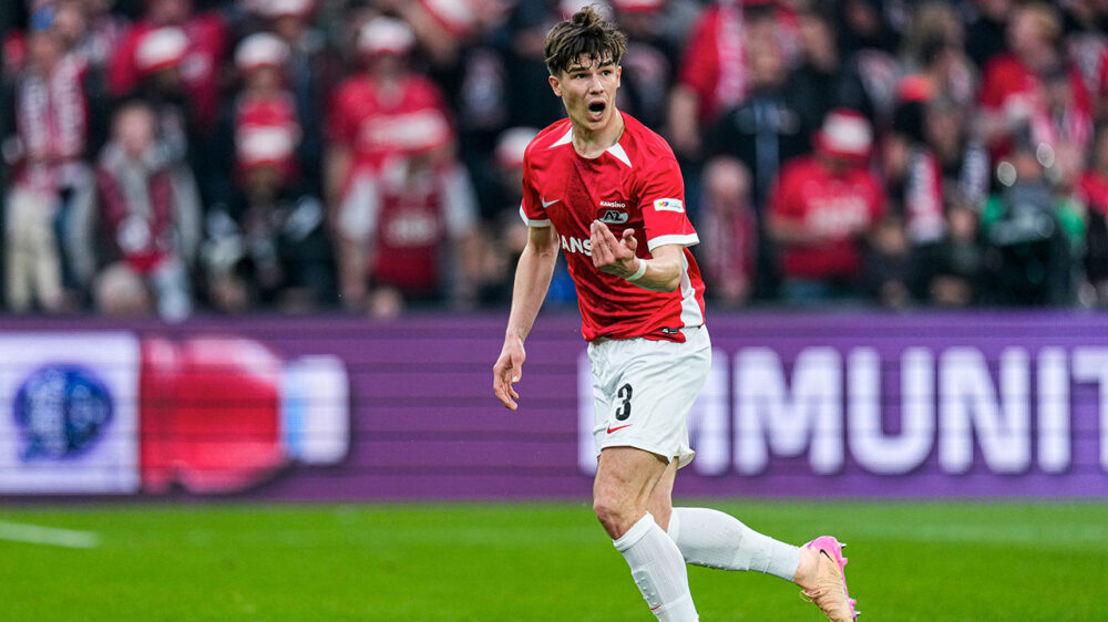 AZ-verdediger en 'kinderachtig ventje' Wouter Goes gedist door spelers Go Ahead Eagles