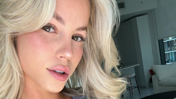 Met dit stralende weer laten de dames overtollige kledingstukken lekker links liggen