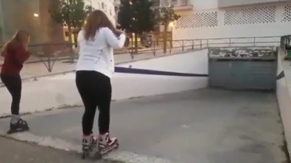 Deze falende rolschaatsdames maken onbedoeld een prima beat