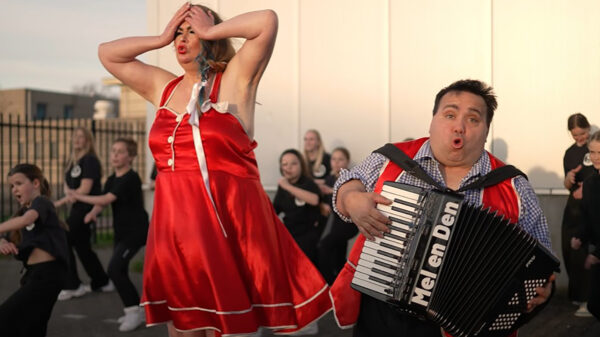 De muzikale monsterhit van de week: Mel en Den - 3x3=7