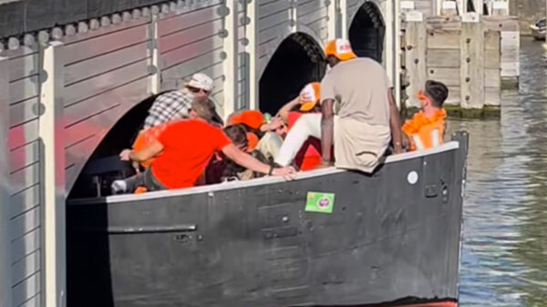 Dat moment waarop duidelijk wordt dat de de kapitein van de boot waarschijnlijk toch gedronken heeft