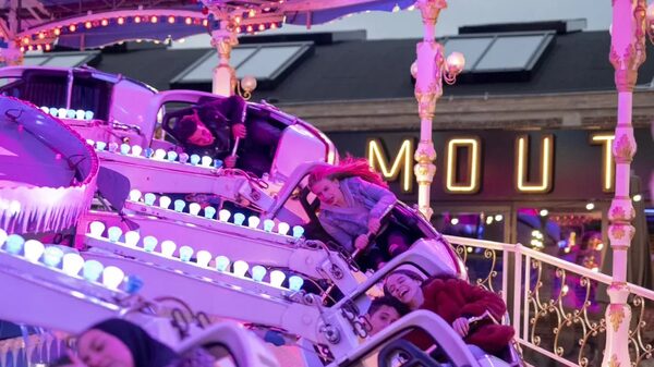 VIDEO: Onderdeel raakt los bij kermisattractie Hilversum