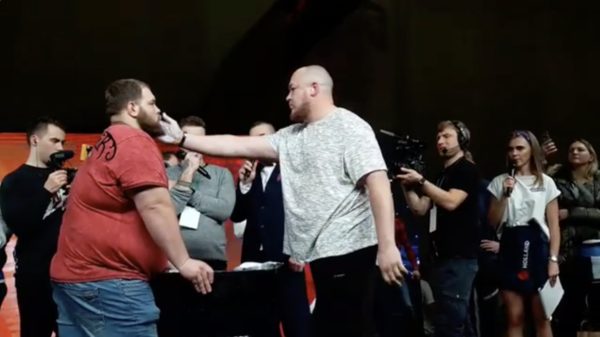 Onze Russische pompoenklapper verliest zijn eerste slapwedstrijd en gaat tegen de vlakte