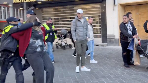 Pro-Palestijnse demonstranten verstoren 2 minuten stilte op de Dam