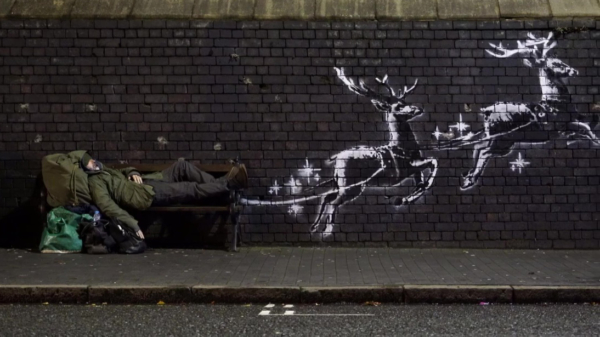 Banksy verandert zwerver in Kerstman in God Bless Birmingham