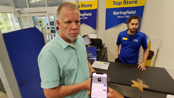 Boomer over de zeik nadat 'ie wordt getrold met het Apple Pay-geluidje
