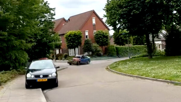Testrit binnen bebouwde kom eindigt via klapper op container in de bosjes