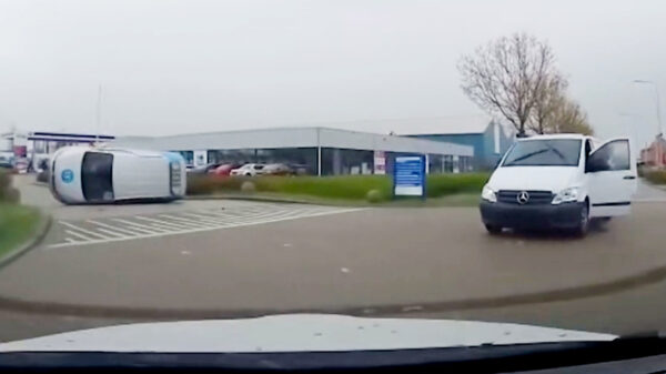 Onverwachtse klapper op een verwarrend kruispunt in Leerdam