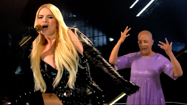 Songfestival-tolk steelt de show tijdens pikant optreden van Finland