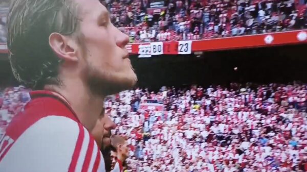 Gefrustreerde Wout Weghorst mept camera na gewonnen wedstrijd tegen FC Twente