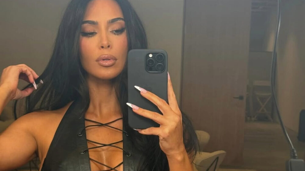 Cashkanon Kim Kardashian maakt van gepiercete toeters haar verdienmodel