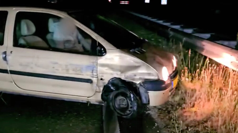 Held stopt straalbezopen gecrashte automobilist bij snelweg Oud Gastel