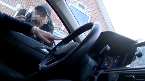 Familie en vrienden van knuffeldieven Jeffrey en Emma bedreigen journalisten