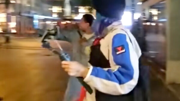 Vrouwelijke streamer bespuugd en lastiggevallen op de Lijnbaan in Rotterdam