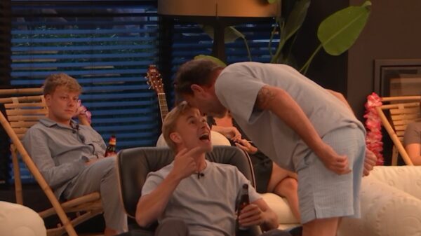 Ruzie om glaasje cola escaleert in De Bondgenoten: "Sla dan! Sla dan!"