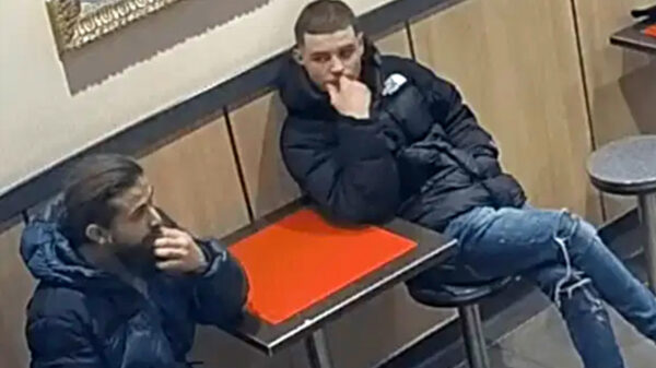 Opsporing verzocht: Laf tuig mishandelt stelletje in Amsterdam-West