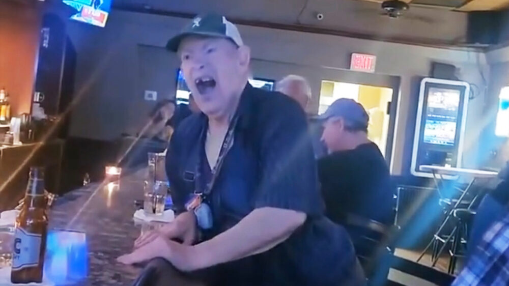 Zo ziet een overtuigend potje karaoke om 3 uur 's nachts eruit