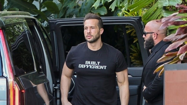 Video waarin Tristan Tate jonge vrouw bedreigt gaat viraal: "Breek je gezicht"