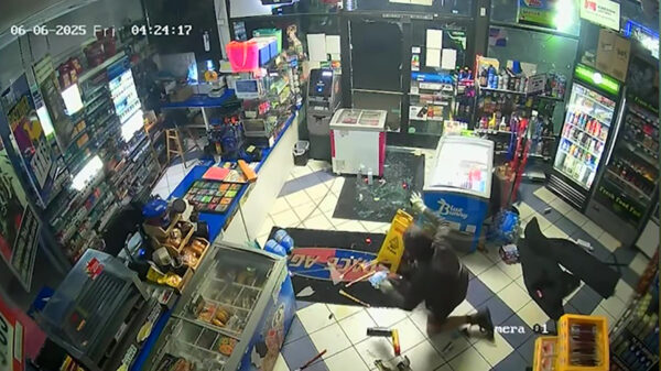 Inbreker stuntelt met molotov, zet zichzelf in brand en verliest gevecht van K9