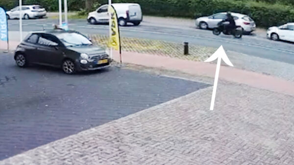 Motorrijder klapt met volle snelheid op busje in het Limburgse Berg en Terblijt