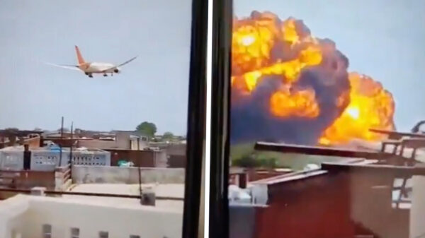 Beelden: Passagiersvliegtuig stort neer in India vlak na z'n vertrek